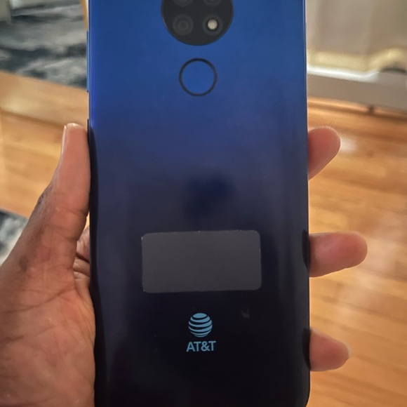 I’m selling this AT&T smart phone. It’s unlocked and very new - Picture 5 of 6